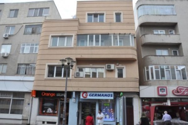 Clădirile cu bulină roşie din buricul Constanţei: cum se trăieşte în casele clasa I de risc seismic